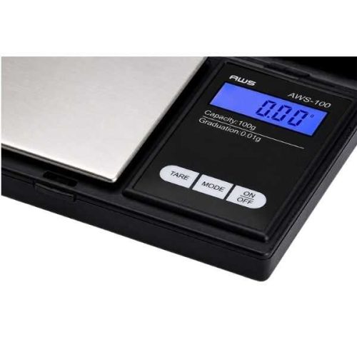 Akemi Digital Scale for Accurate Dosing and Measuring close-up showing display and weighing platform