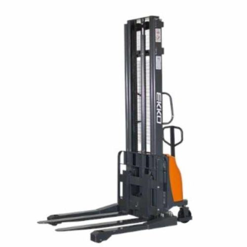 Angled view showing EKKO EA15A Semi-Electric Straddle Stacker