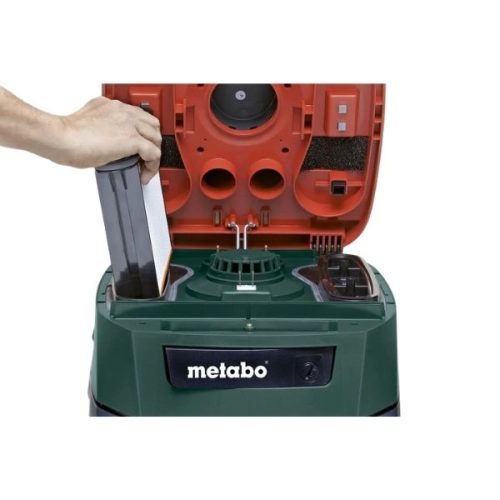Detail view Metabo ASR 35 AutoCleanPlus All-Purpose Vacuum Cleaner hose connection and control area