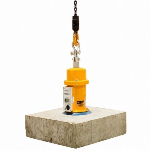 Worker using Aardwolf Mono Mechanical Vacuum Lifter 150