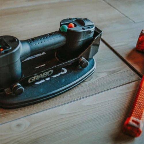 GRABO Impact Plate heavy-duty metal shield accessory for protecting vacuum tools during stone and tile adjustments - Imagen Gallery 3