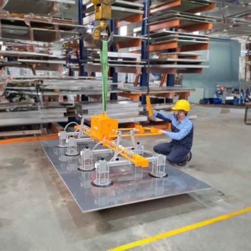 Aardwolf Electric Vacuum Lifters AEVLP8-1000 in use